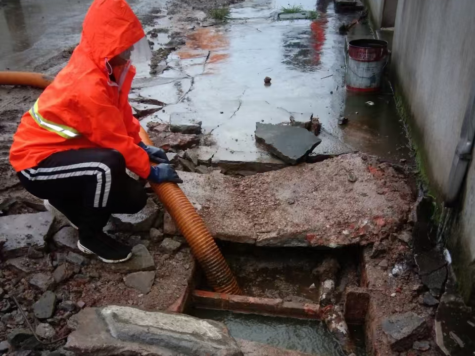 南谯专业清理污水池 炜誉市政以规范流程守护城市 “肠道”